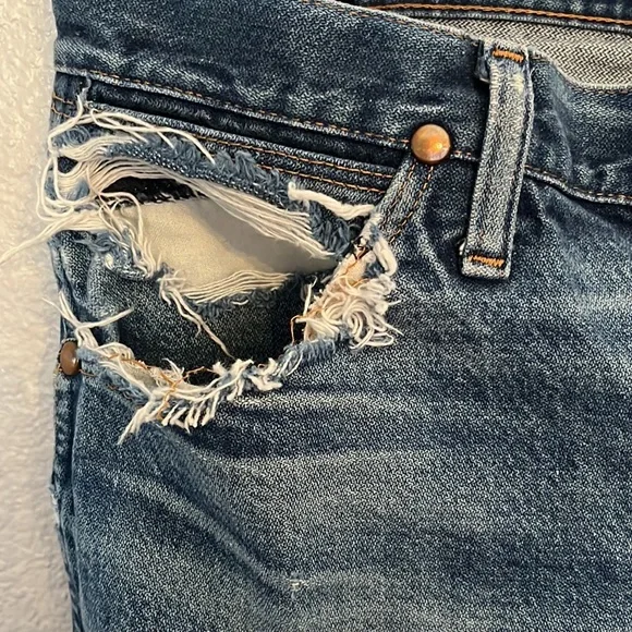 Wrangler men’s distressed denim pants - Picture 3 of 7